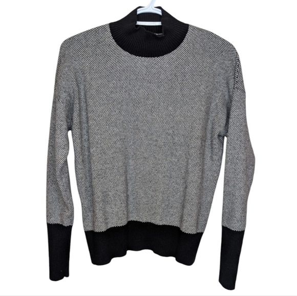 Rachel Zoe Other - Rachel Zoe Turtleneck Sweater in Black and Gray with Classic Fit
